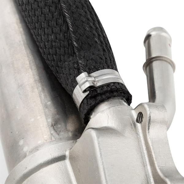 EGRシステム配管を固定するCLICクランプ