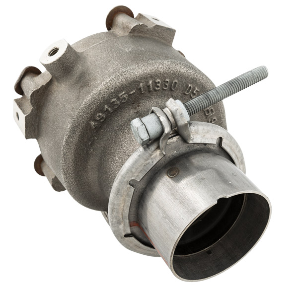 高熱に晒されるトラックの排気システムに装着されたVバンドクランプ