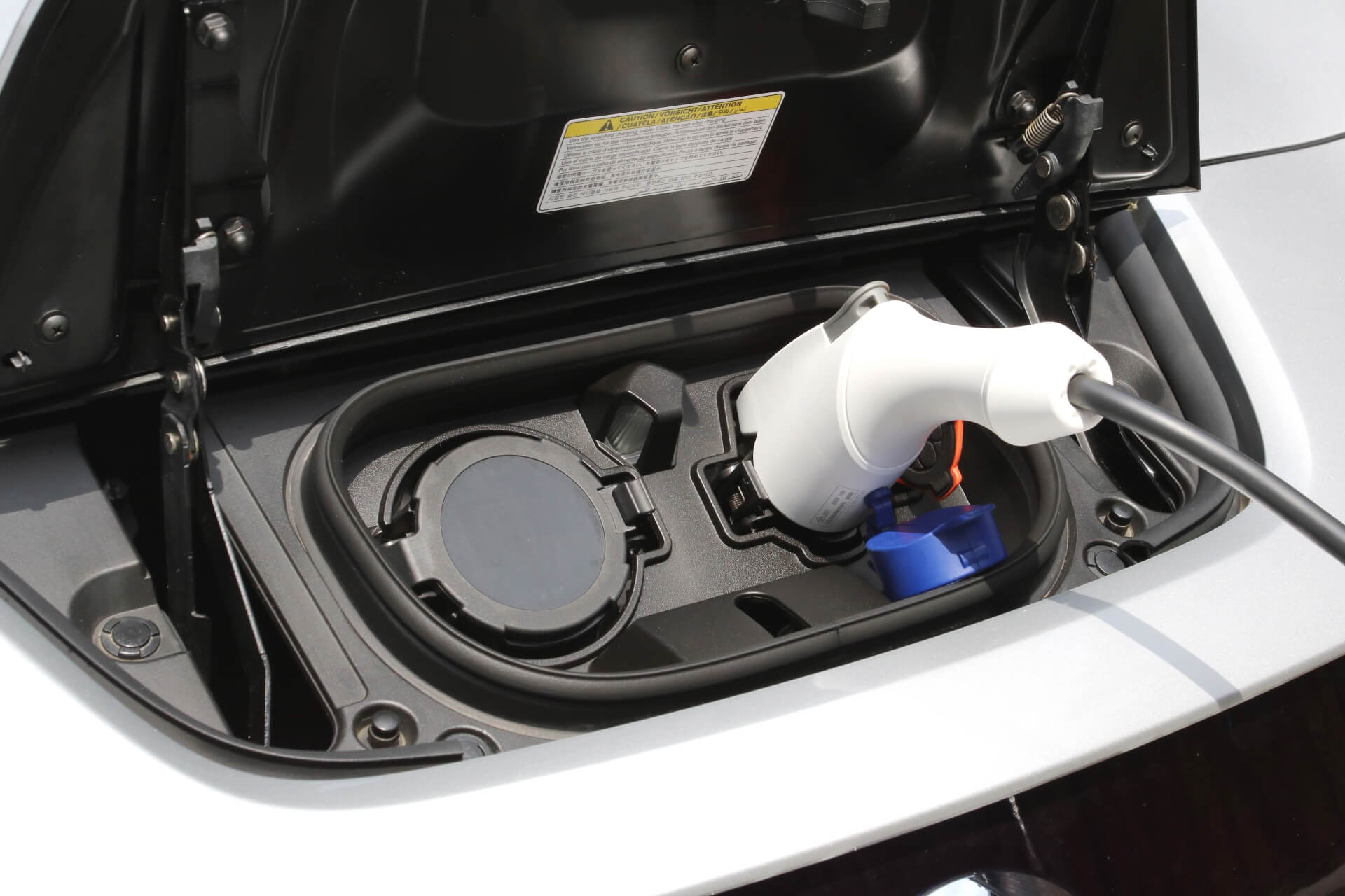 電気自動車における水冷却プレートの利点